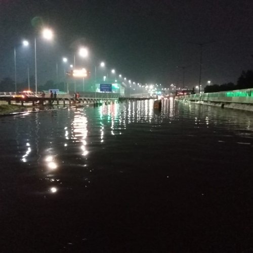 Kawasan Perumahan dan Ruas Tol Bintaro-Serpong Terendam