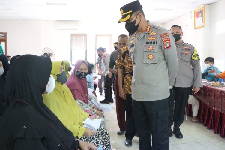 Captioon: Kapolres Metro Tangerang, Kombes Pol Zain Dwi Nugroho - Jangan Ricuh, Penyaluran Bansos Di Kota Tangerang Dijaga Polisi
