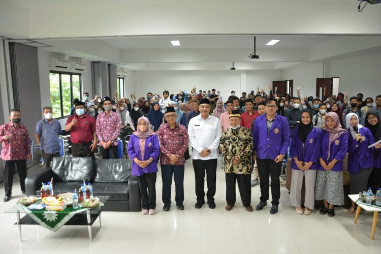 Sumber Humas Pemkab Tangerang: Bupati Tangerang saat Memberikan Kuliah Umum - Bonus Demografi Menuju 2030 Pemkab Tangerang Ingatkan Mahasiswa Tingkatkan Daya Saing