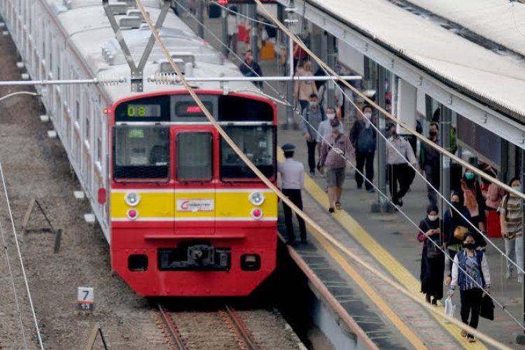 Kereta commuter di Stasiun Manggarai @istimewa - Libur Nataru 2023 Pengguna Kereta Api Naik Tiga Kali Lipat Dibanding Tahun Lalu