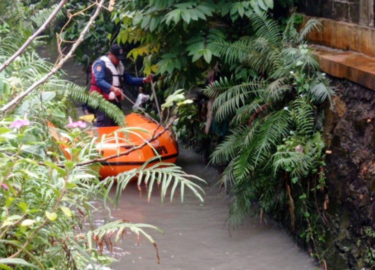 Pencarian bocah tenggelam di kali Desa Telaga - Arjuna Hilang Tercebur ke Got Saat Bersepeda
