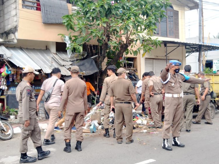 Penertiban PKL di Kota Tangerang @ Istimewa - Dikeluhkan Pengguna Jalan PKL di Jalan Kisamaun Akhirnya Ditertibkan