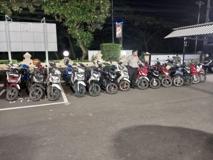 Barang Bukti Sepeda Motor Pelaku Tawuran di Tangerang @ Istimewa - Mulut Bau Miras, 72 Remaja Belia Hendak Tawuran Diamankan Polisi