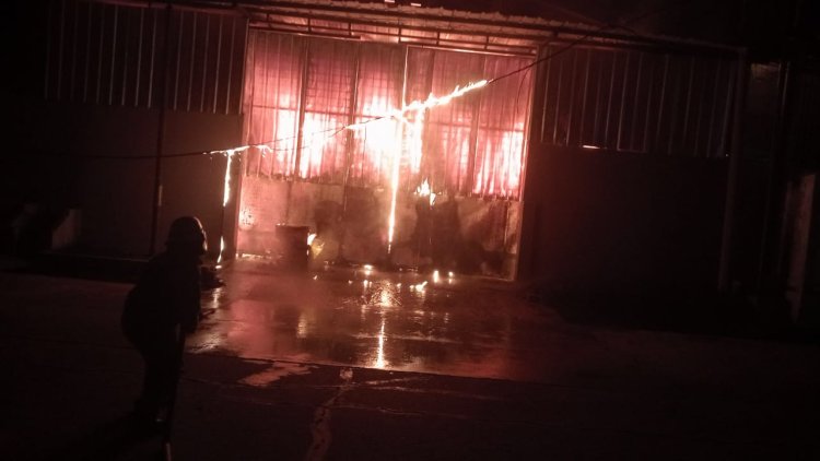 Dua Gudang Ludes Terbakar, Area Pergudangan 99 Kosambi Merah Membara