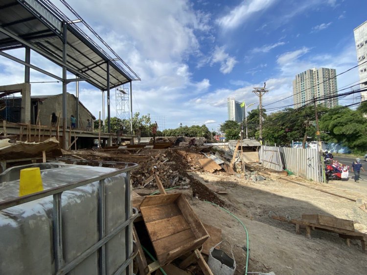 Membandel Surat Pembongkaran Sudah Diterbitkan Pembangunan Showroom di Jaksel Terus Berjalan