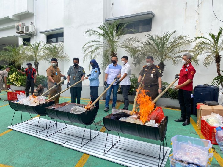 Berkekuatan Hukum Tetap, Kejari Kota Tangerang Musnahkan Berbagai Barang Tipidum