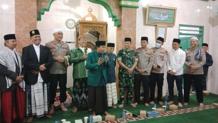 Dekati Masyarakat Polsek Tambora Gelar Subuh Keliling
