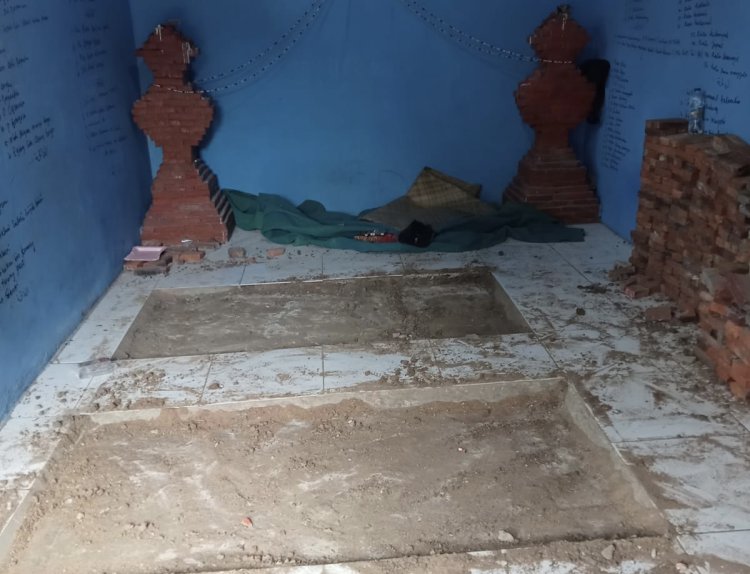 Aliran Sesat di Cisoka, Gumamkan Kalimat Istigfar Terbalik Menghadap Makam