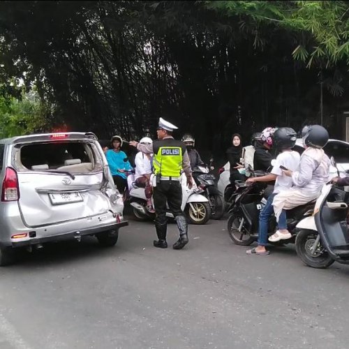 Diduga Rem Blong di Jalan Lintas Pandeglang-Labuan, Enam Kendaraan Ditubruk Truk Tangki Pertamina