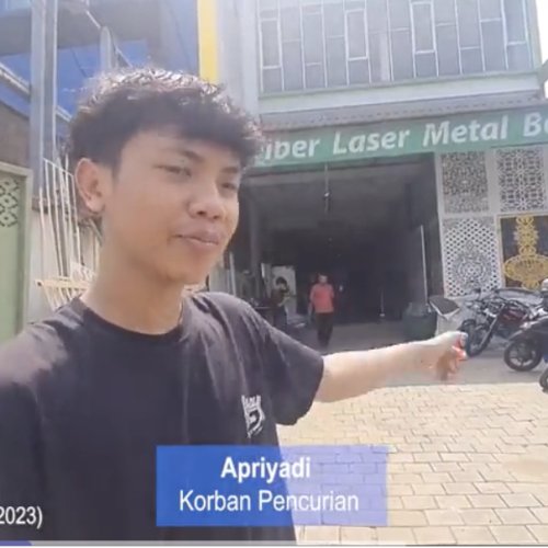 Pura-Pura Mengamen, Maling HP Bonyok Dikeroyok Warga
