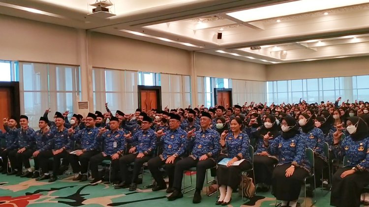 Pemkot Tangsel Lantik 196 PNS Baru, Wali Kota Minta PNS Baru Penuhi Sumpah Jabatan