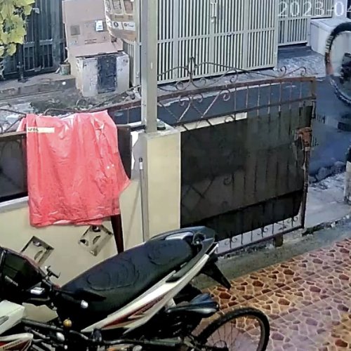Maling Sepeda Beraksi saat Waktu Berbuka Puasa, Aksinya Terekam CCTV