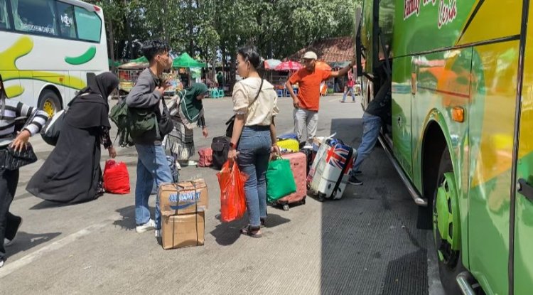 H-4 Lebaran, Terminal Poris Plawad Dipadati Calon Pemudik