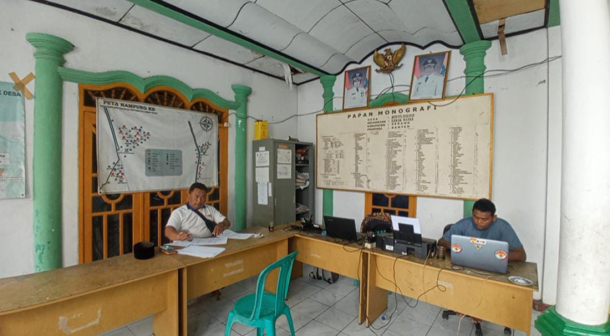 26 Tahun Kantor Desa Kencana Harapan Menumpangi Rumah Kades