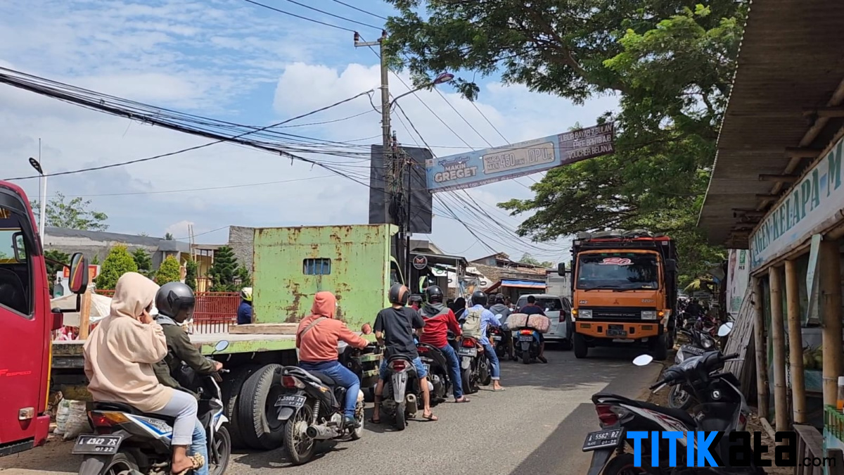 Jalan Cadas- Kukun Macet, Bos PDAM Meminta Maaf