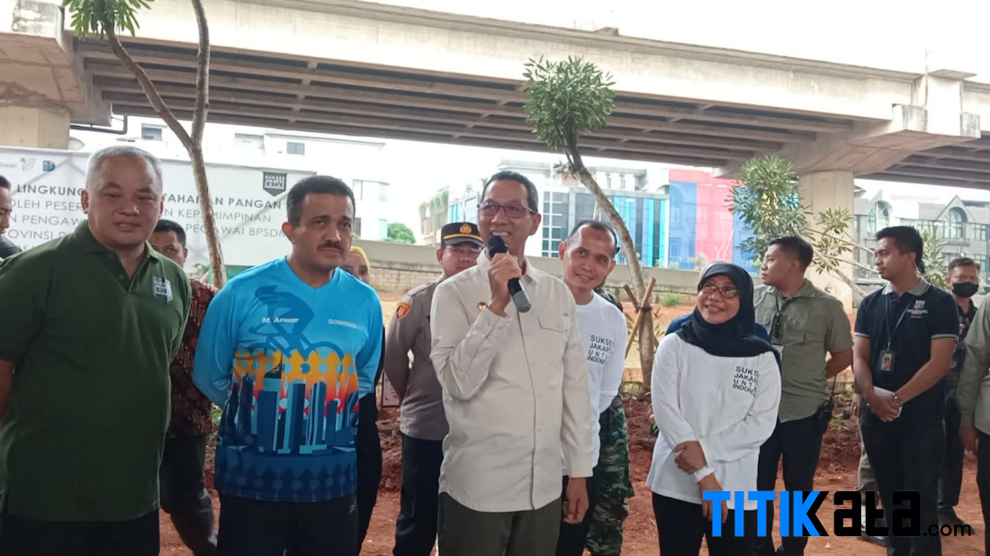 Kolong Tol Becakayu Ditanami Pohon Produktif, Ini Harapan Pj Gubernur DKI