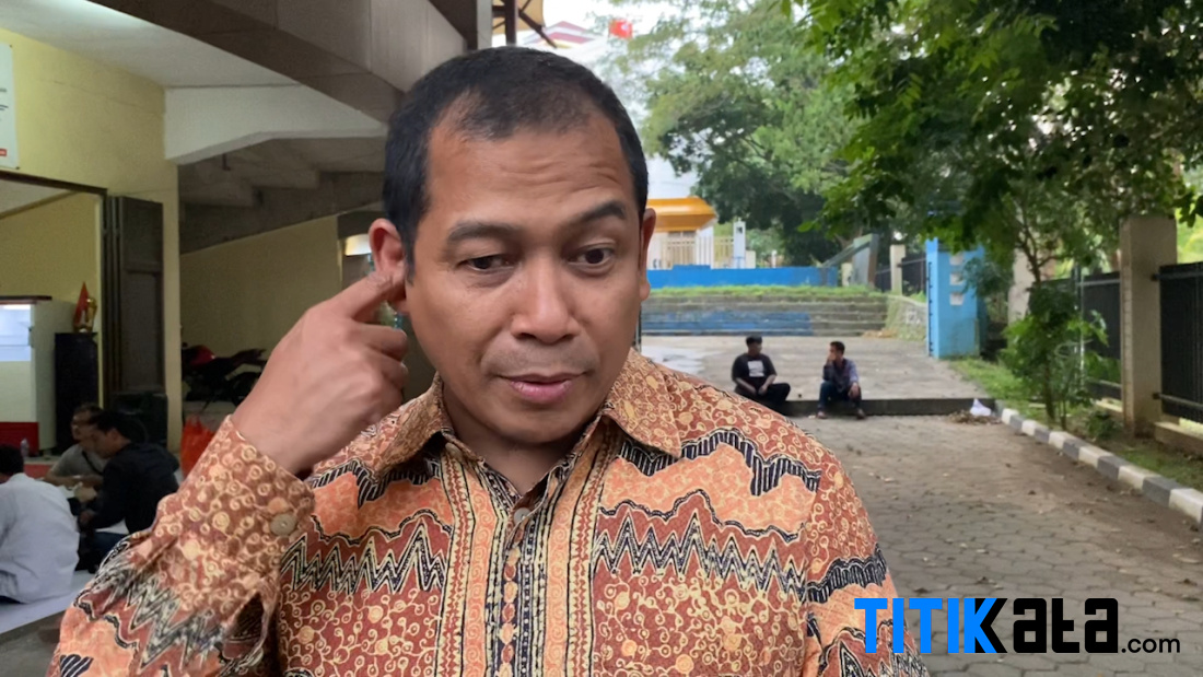 Ditanya Soal Ambulans Pajero Sport DPRD Banten, Wakil Ketua DPRD Budi Prayogo Malah Korek-Korek Kuping