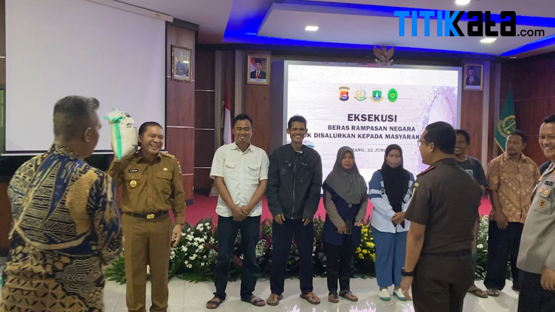 57,15 Ton Beras Rampasan Negara Disalurkan ke Keluarga Pra Sejahtera di Banten