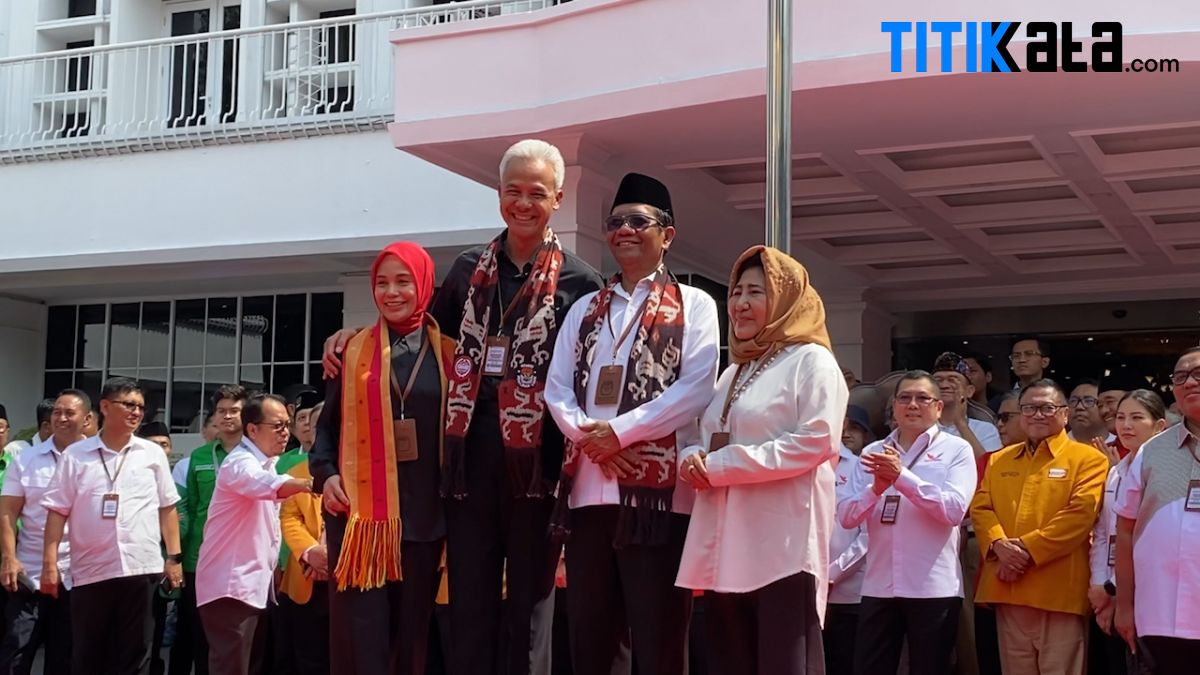Ribuan Pendukung Iringi Pendaftaran Ganjar-Mahfud ke KPU