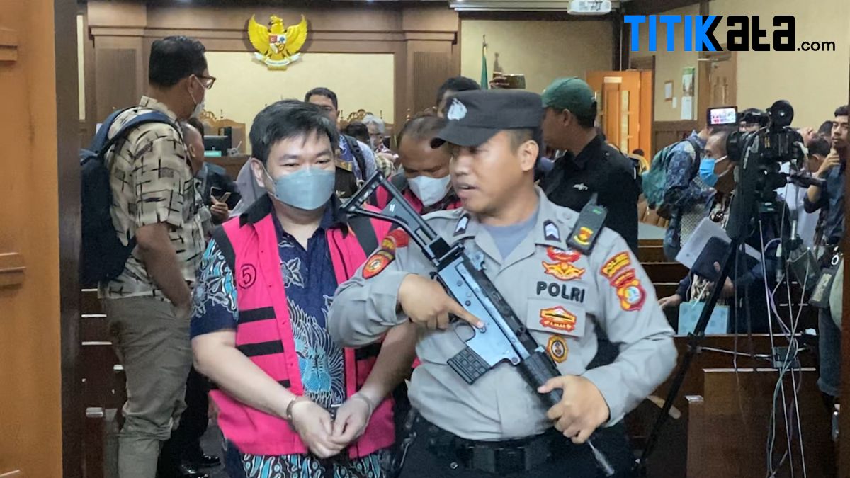 Tiga Terdakwa  Korupsi BTS 4G Dituntut 6 Hingga 15 Tahun Penjara