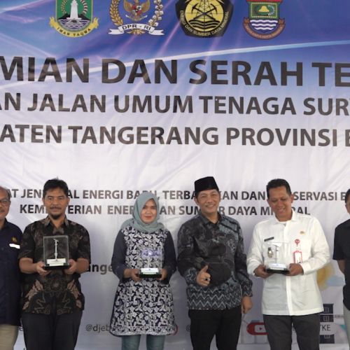 Pemkab Tangerang Terima 125 PJUTS Kementerian ESDM