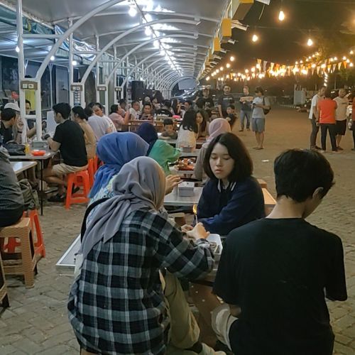 Makan Enak di D’Terminal BSD