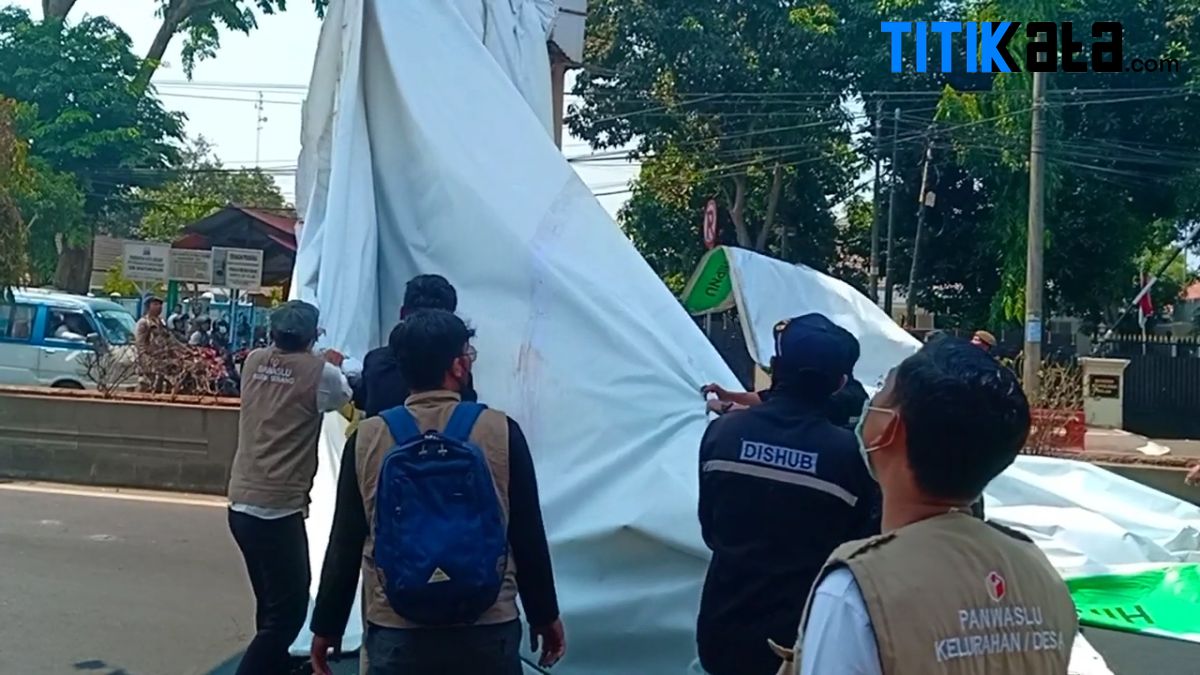 Sebelum Masa Kampanye Bawaslu Kota Serang Tertibkan 2.444 APS
