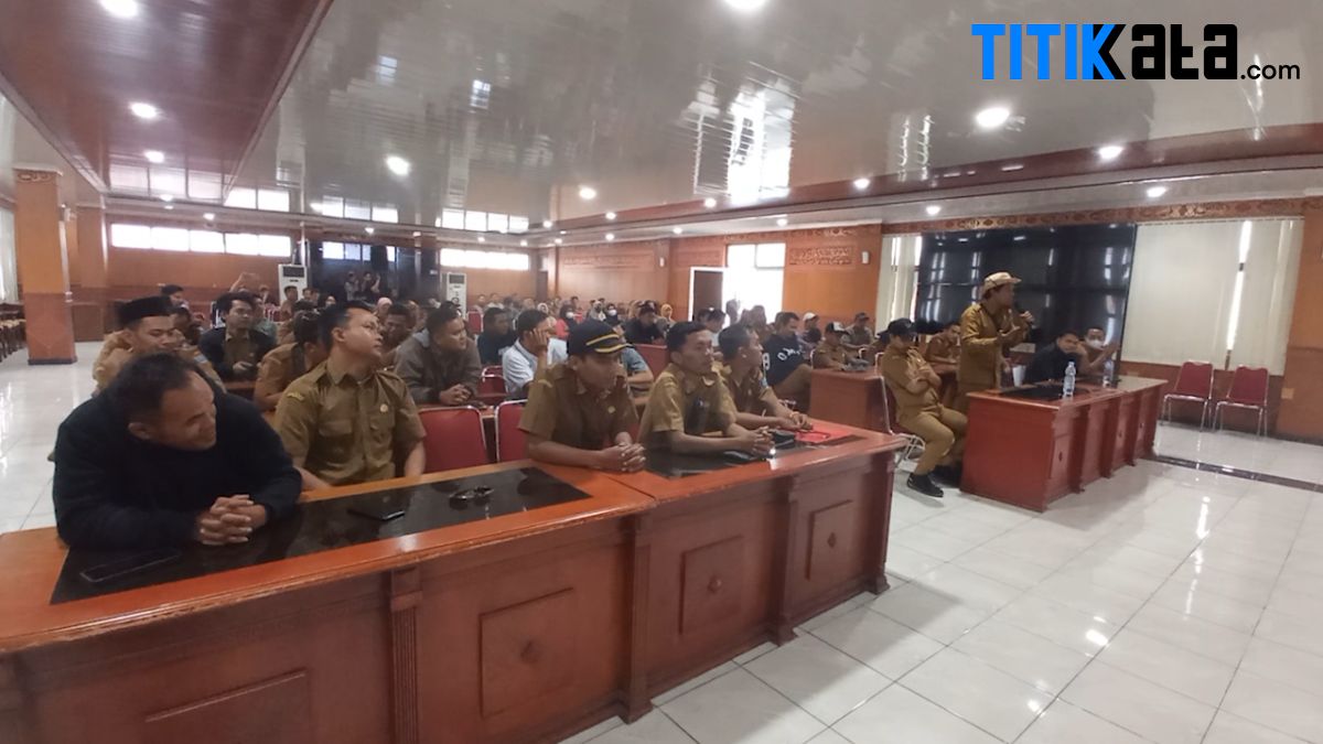 Perangkat Desa Gelar Aksi Tuntut Pembayaran Siltap oleh Pemkab Serang