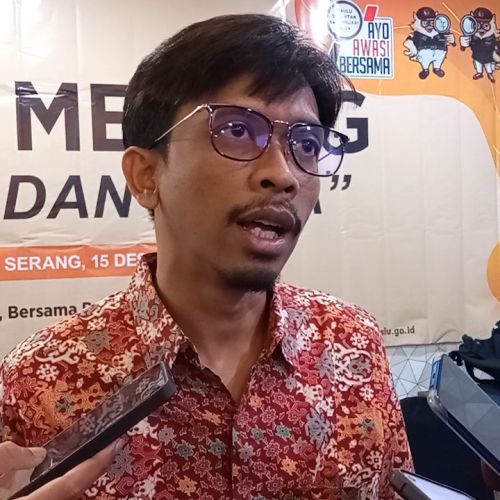 ASN Pemkab Serang Klarifikasi Pendirian Spanduk Caleg di Rumah