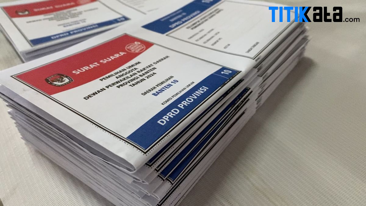 KPU Kabupaten Lebak Mensortir Surat Suara Pemilu untuk DPRD Provinsi Banten