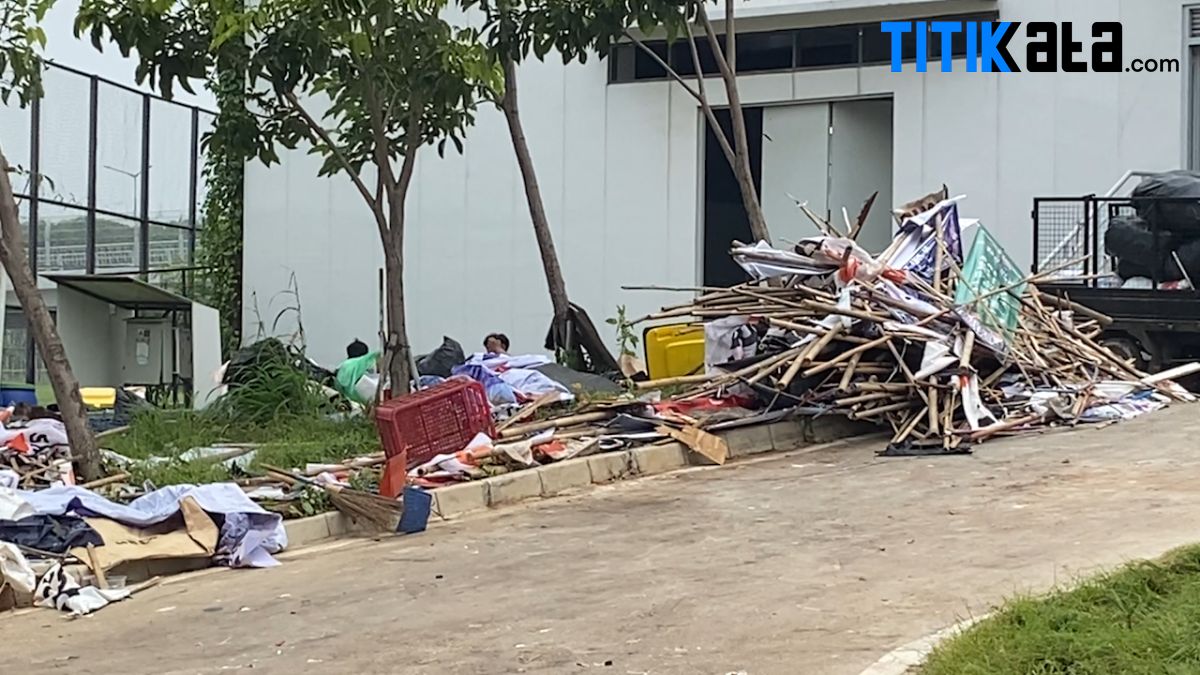 Kampanye AMIN di JIS Tinggalkan Sampah Busuk, Warga Terganggu