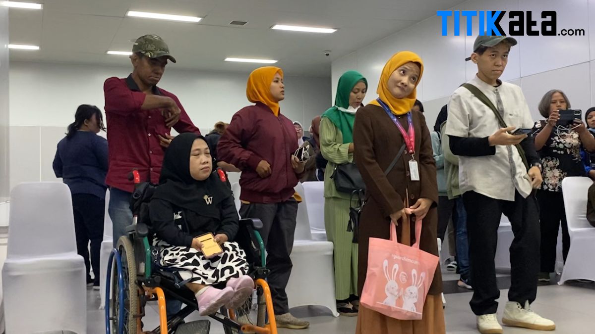 Pj Gubernur DKI Jakarta Heru Budi Ngabuburit Bareng Penyandang Disabilitas