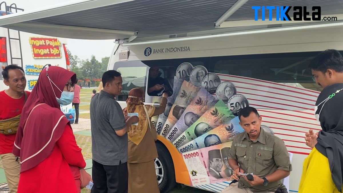 Antusias Warga Kota Cilegon Berbondong-bondong Tukar Uang Jelang Hari Raya