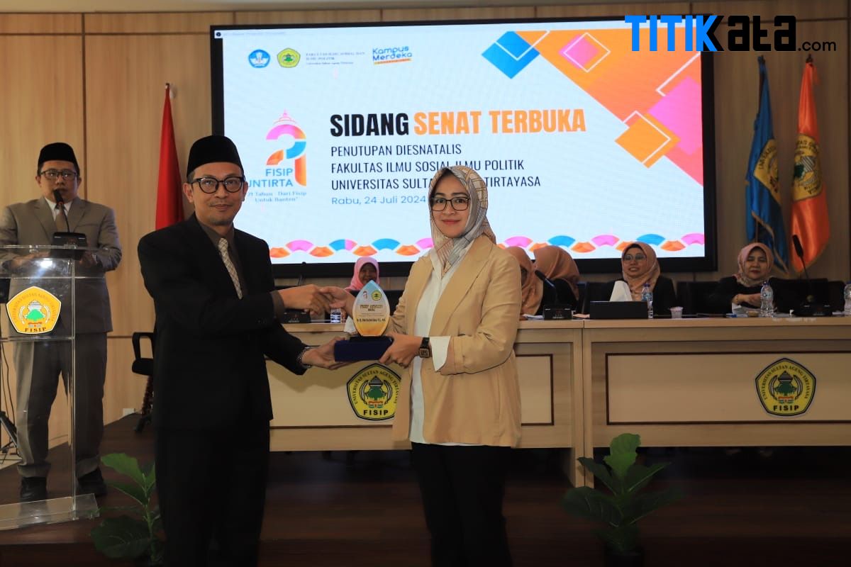 Airin Dianugerahi Kepala Daerah Perempuan Terbaik