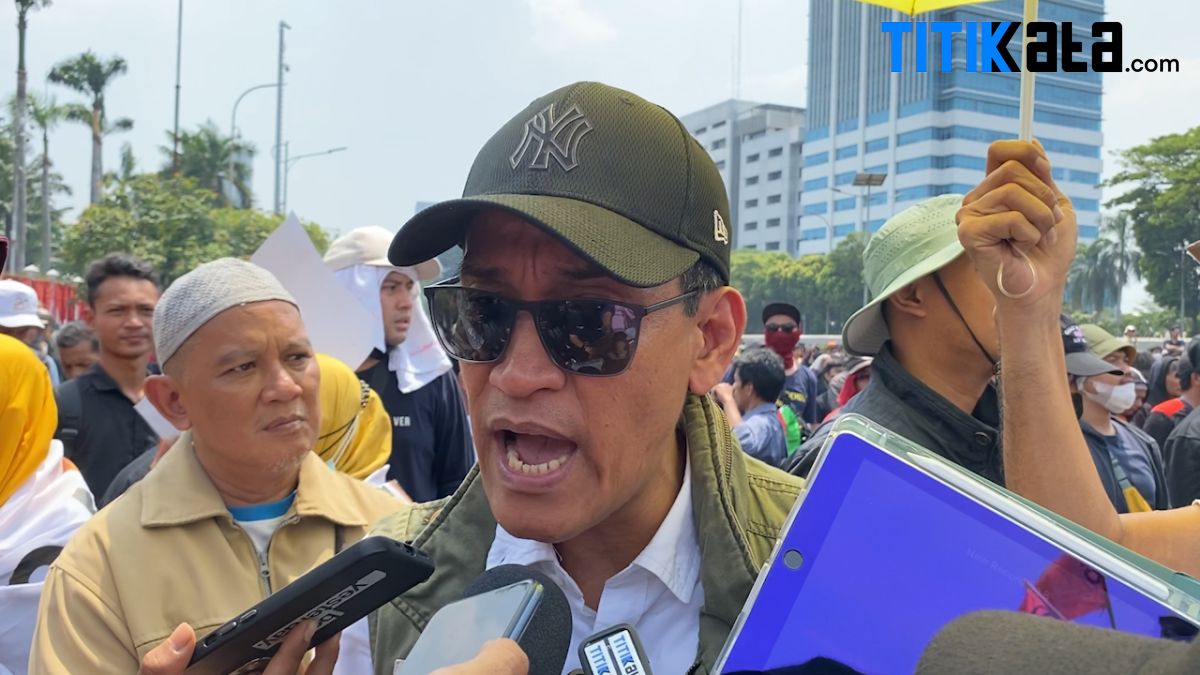 Ikut Turun Aksi, Refly Harun: Putusan MK Sudah Benar, DPR Kampungan!