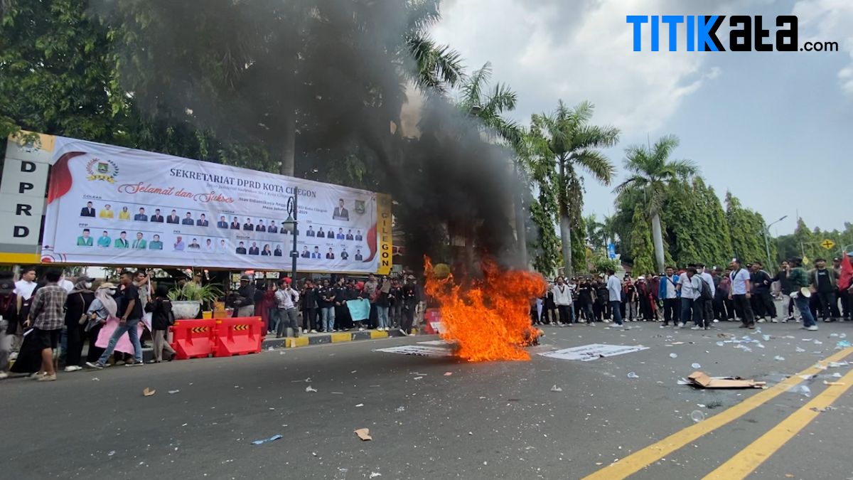 Pelantikan Dewan Diwarnai Aksi Demo, Mahasiswa: Wakil Rakyat Jangan Monopoli Atas Nama Rakyat