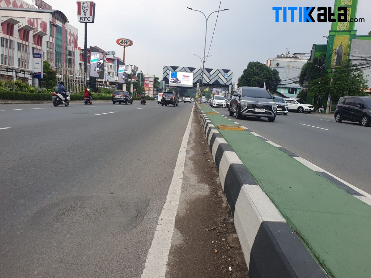 Percantik Tata Kota, Dinas PUPR Banten Perbaiki Median Jalan Serpong Raya Tangsel