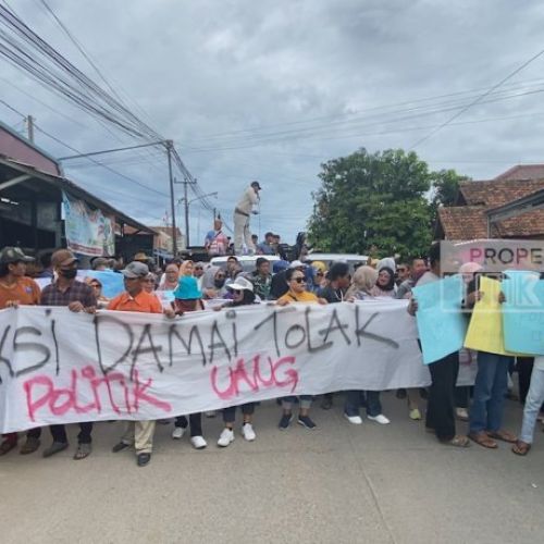 Marak Politik Uang, Bawaslu Kota Cilegon Digeruduk Warga