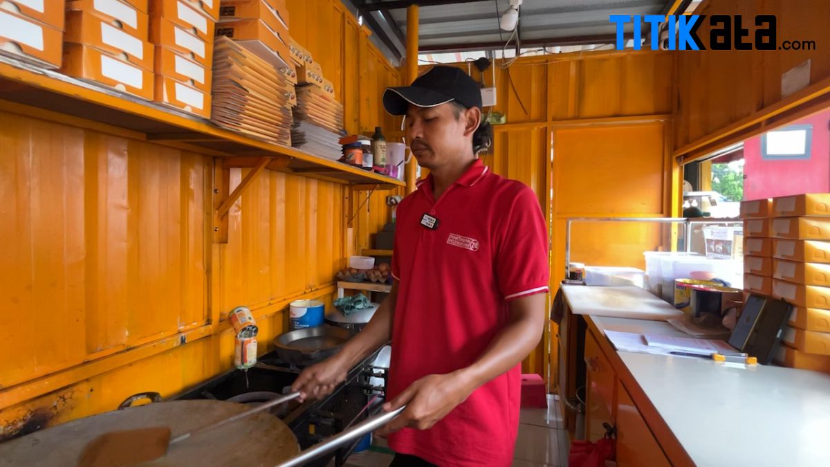 Berkah Pedagang Martabak di Sekitar PIK 2 Raup Omzet Jutaan Rupiah