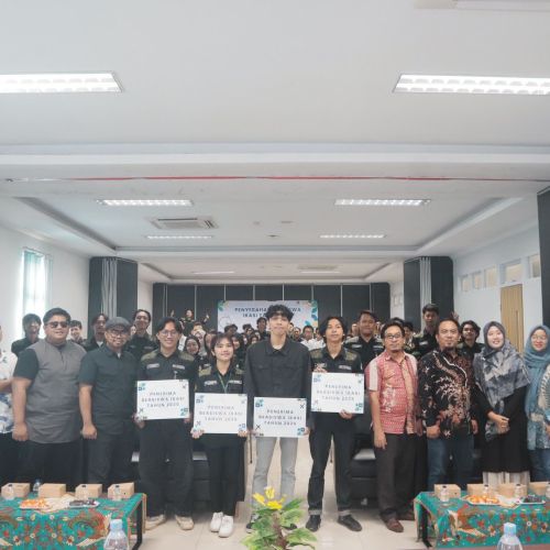 IKASI Untirta Berikan Beasiswa Kepada Empat Mahasiswa