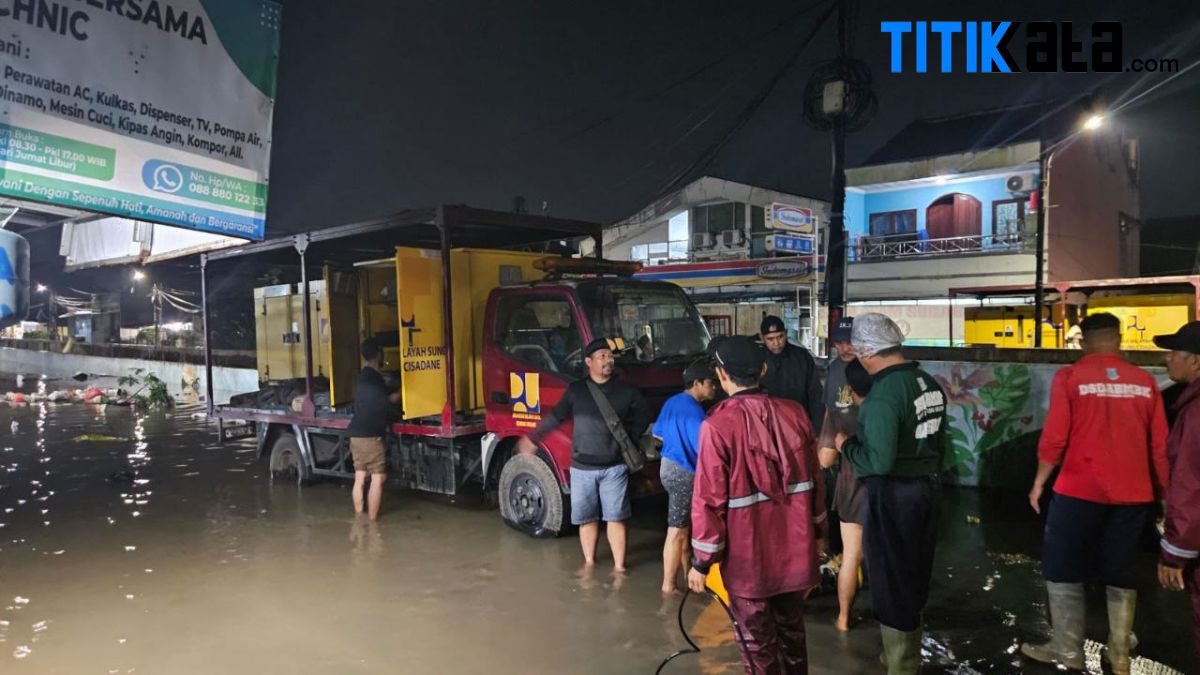 Gerak Cepat Tangani Banjir, Pemkot Tangsel Kerahkan Mesin Pompa, Evakuasi, dan Beri Bantuan ke Warga