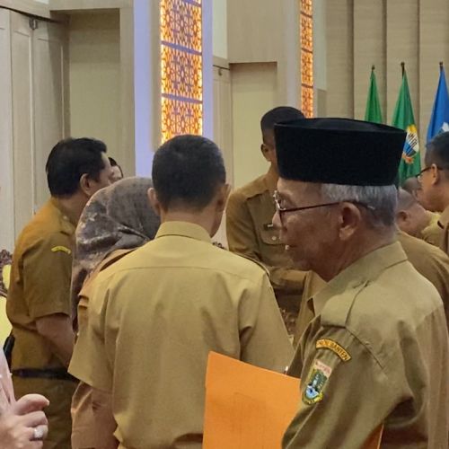 Polemik Tukin ASN Banten: Gubernur Andra Soni Setuju Pemangkasan, Dimyati Natakusumah Tegas Menolak
