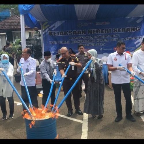 Kejari Serang Musnahkan Barang Bukti Narkotika dan Rokok Ilegal dari 133 Perkara