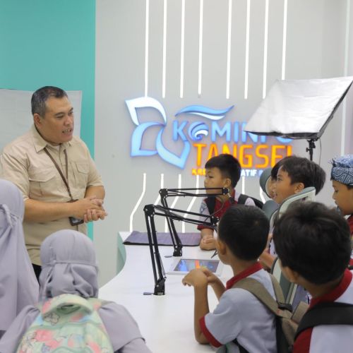 Belajar Digital dari Sumbernya: Siswa SDIT Al-Ikhlas Dapat Pengalaman Edukatif di Diskominfo Tangsel