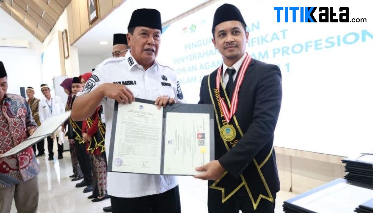 Serahkan Sertifikat Guru PAI, Bupati Maesyal: Amanah Tingkatkan Mutu Pendidikan Agama di Kabupaten Tangerang