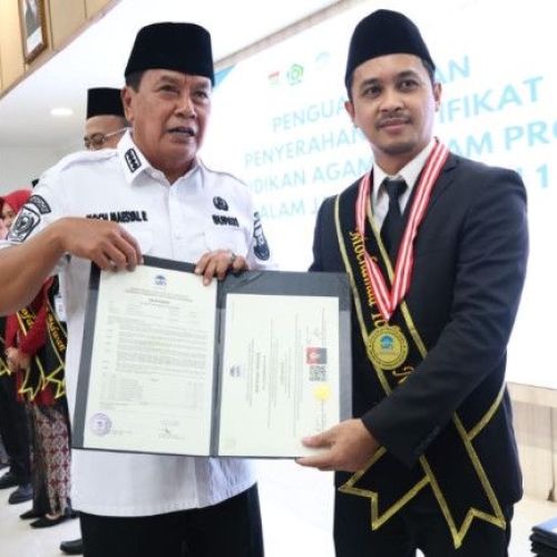 Serahkan Sertifikat Guru PAI, Bupati Maesyal: Amanah Tingkatkan Mutu Pendidikan Agama di Kabupaten Tangerang