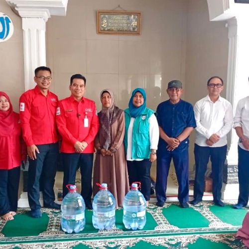 PMI Tangsel Turun Langsung ke Nambo, Warga Sekitar TPA Cipeucang Dapat Air Minum dan Cek Kesehatan Gratis