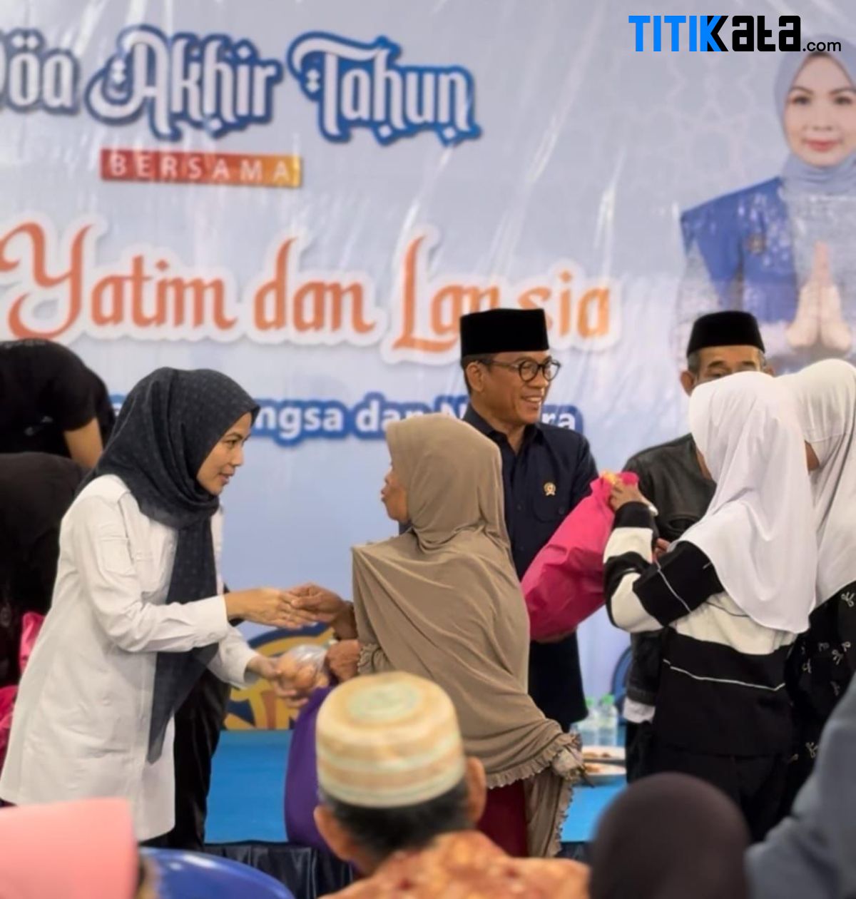 Doa Akhir Tahun di Desa Ujungtebu Dihadiri Mendes PDT, Puluhan Yatim dan Lansia Terima Santunan