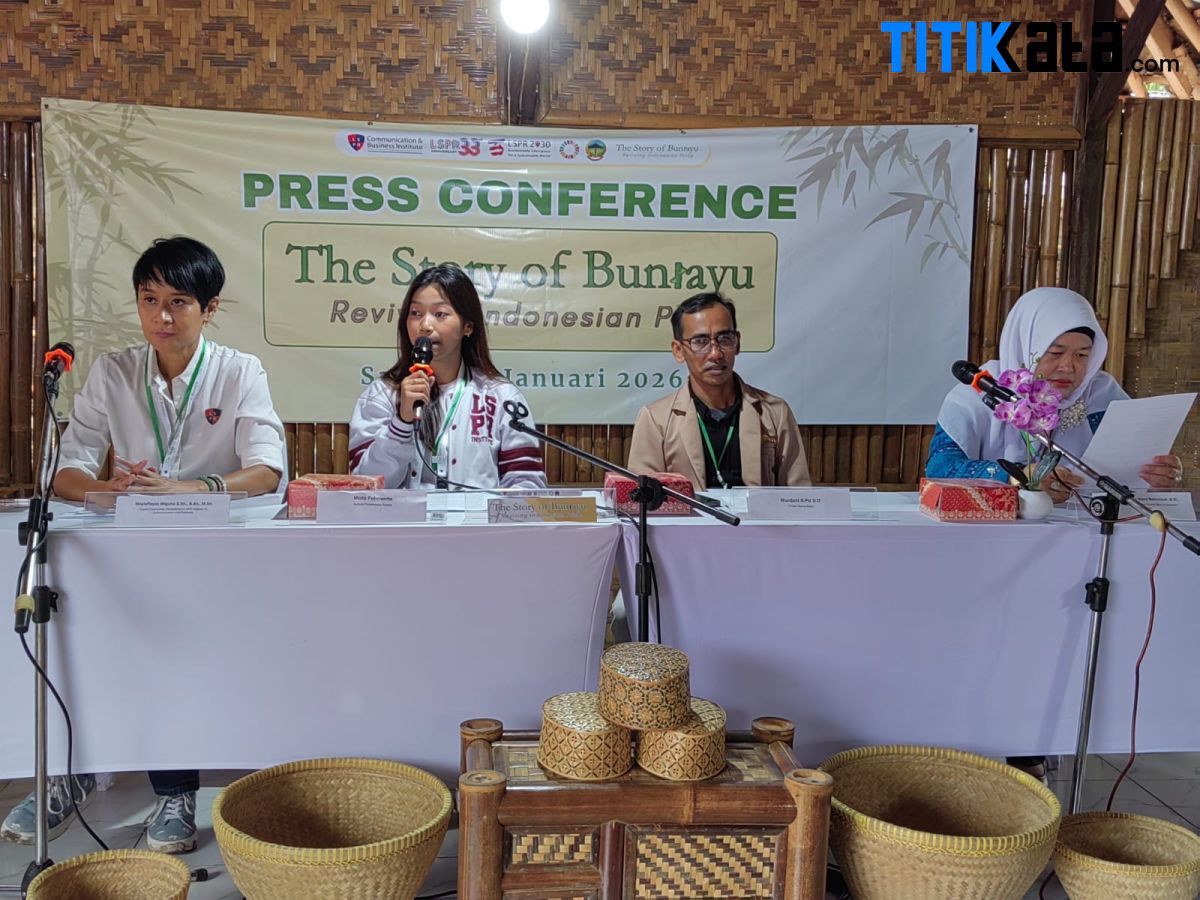 Mahasiswa LSPR Angkatan 27 Angkat Anyaman Bambu Buniayu Tembus Pasar Internasional