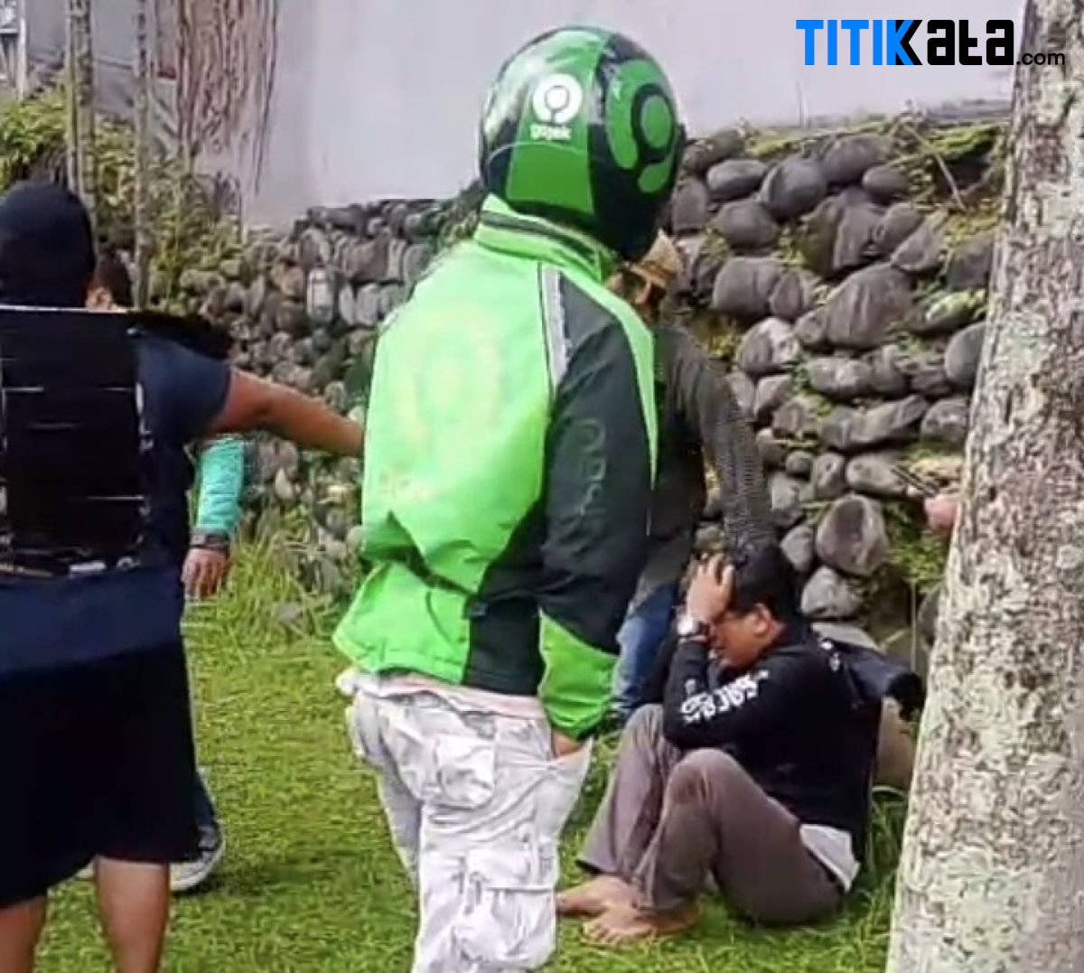 Aksi Pencurian di Warung Ayam Penyet Ciputat, Diduga Pelaku Diamuk Warga